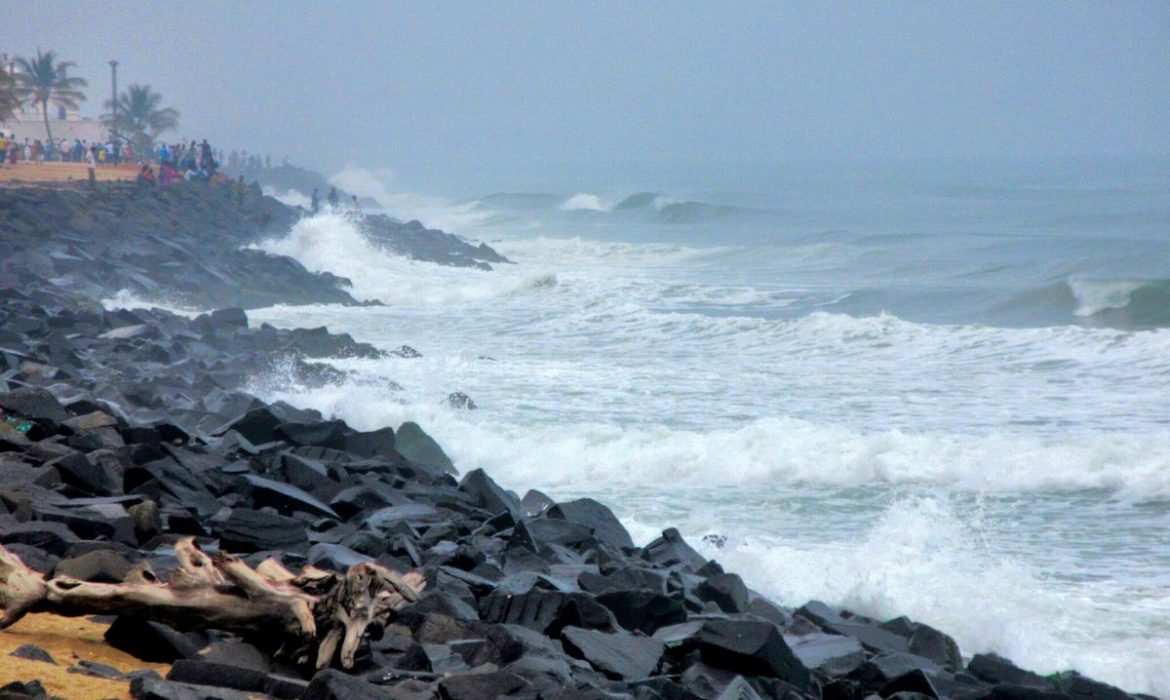 Cyclone Mandous Red alert for Pondicherry ; schools and colleges closed for 2 days