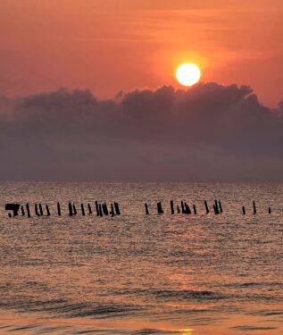 sunrise at promenade beach rock beach pondicherry